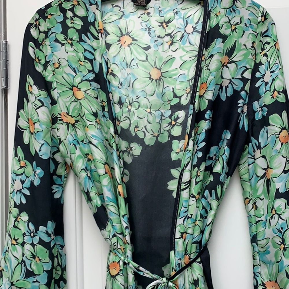 Silk top - Picture 2 of 7